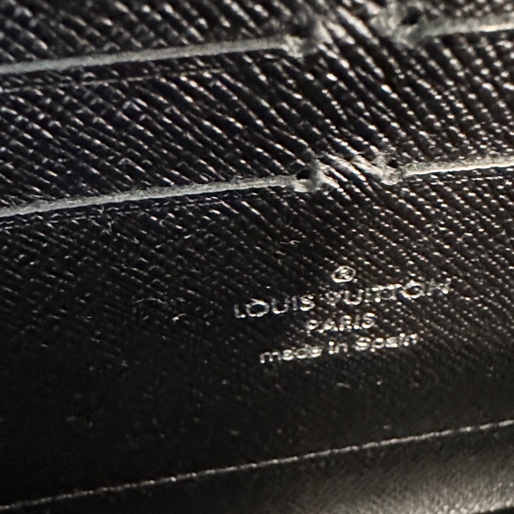 Louis Vuitton Epi Black zipper round wallet - Picture 7 of 15